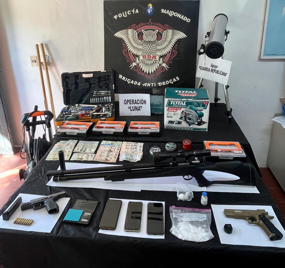 Incautación de armas y estupefacientes en la Operación Luna en Maldonado