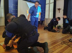 Policías de Maldonado se capacitaron en soporte vital básico y uso del DEA