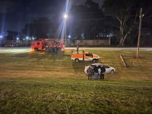 Auto despistó, derribó una columna y dejó sin luz a parte de la zona en uno de los accesos a Maldonado