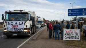 Camioneros se movilizaron ayer en Maldonado contra la nueva guía electrónica de carga