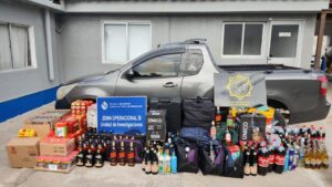 Operación Padrino en Maldonado: dos hombres formalizados tras incautar mercadería de contrabando y un arma